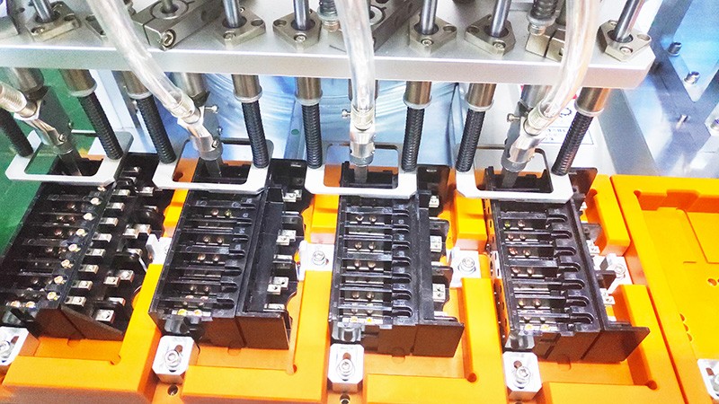 精心自動打螺絲機設備生產廠家 自動鎖螺絲機